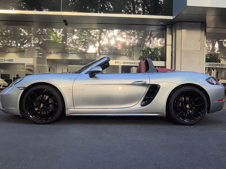 Photo 3 - Porsche 718
