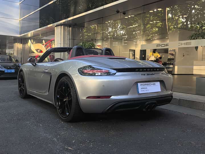 Photo 4 - Porsche 718