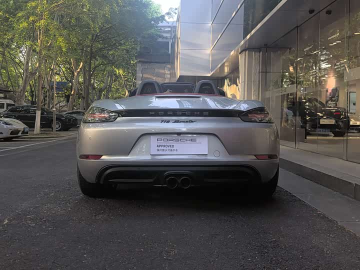 Photo 5 - Porsche 718