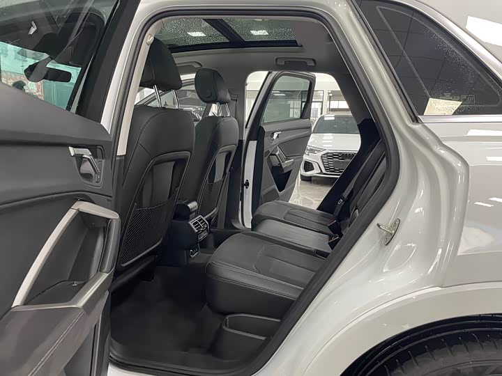 Zdjęcie 6 - Audi Q3