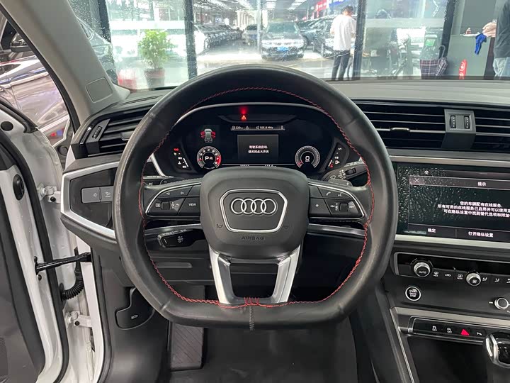 Zdjęcie 9 - Audi Q3
