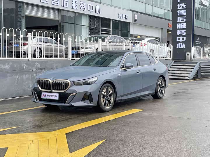 Фото 1 - BMW i5