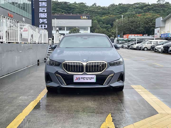 Фото 4 - BMW i5
