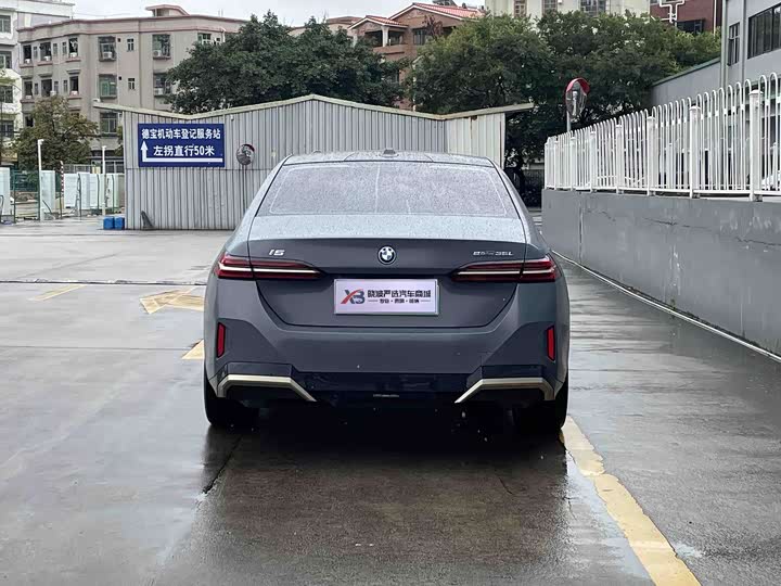 Фото 5 - BMW i5