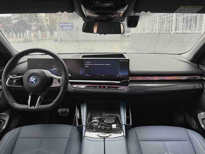 Фото 9 - BMW i5