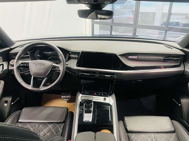 Audi Q6 2024 2024款 50 TFSI quattro 黑武士版 6座