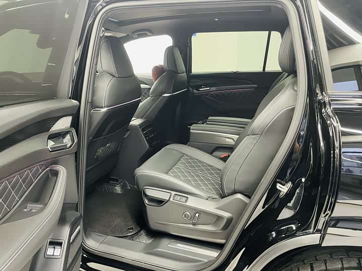 Audi Q6 2024 2024款 50 TFSI quattro 黑武士版 6座