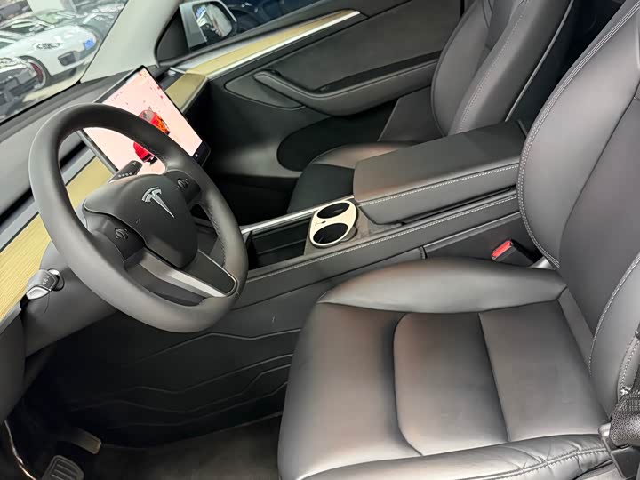 Фото 3 - Tesla Model Y