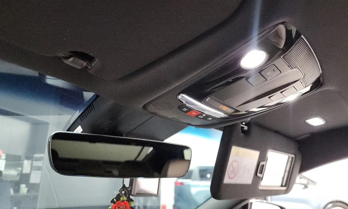 Photo 15 - Kia K8