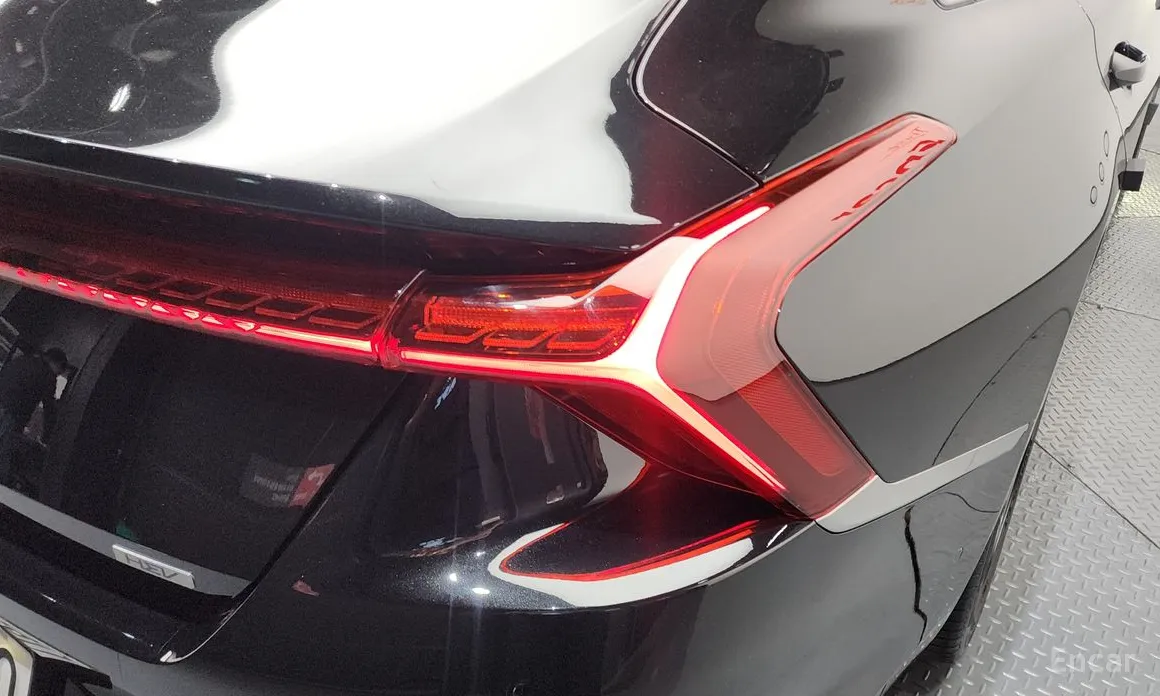 Photo 23 - Kia K8