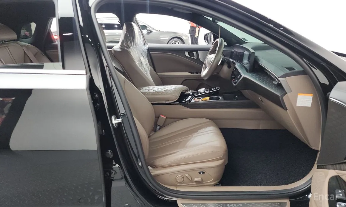 Photo 26 - Kia K8