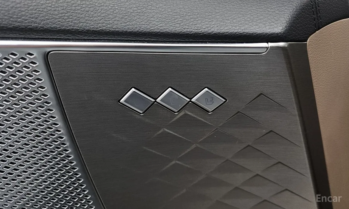 Photo 36 - Kia K8