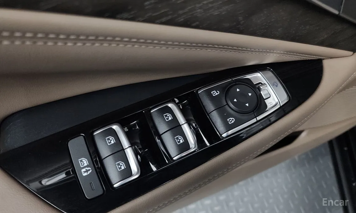 Photo 38 - Kia K8
