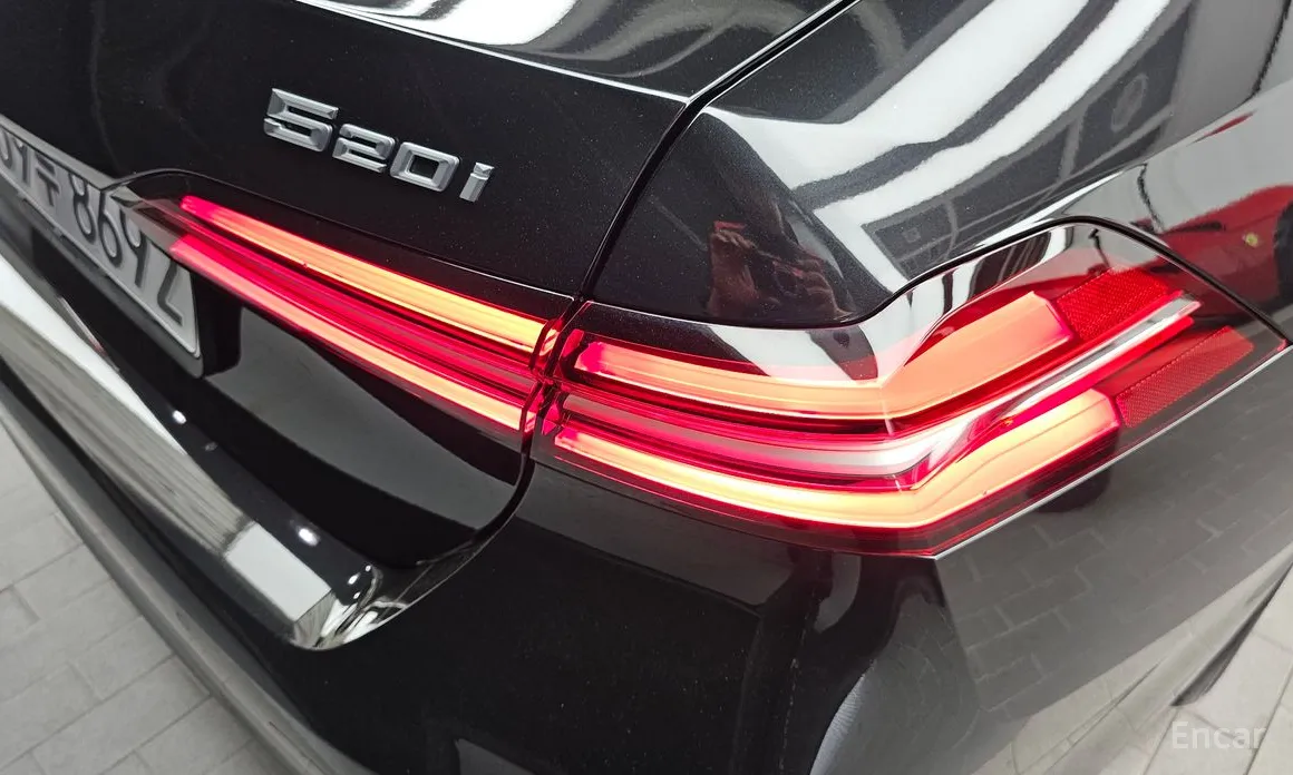 BMW 5 Series 2023 520i