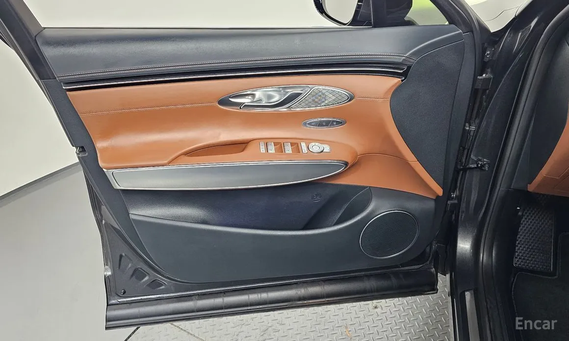 Фото 24 - Genesis GV70