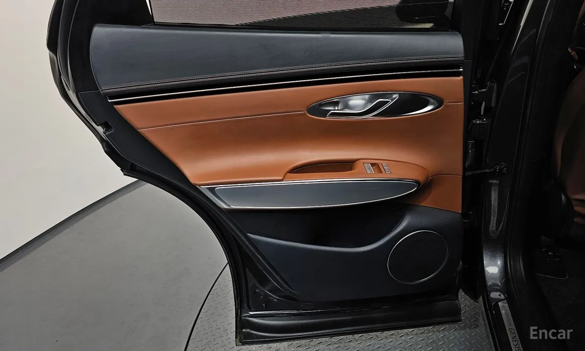 Фото 25 - Genesis GV70