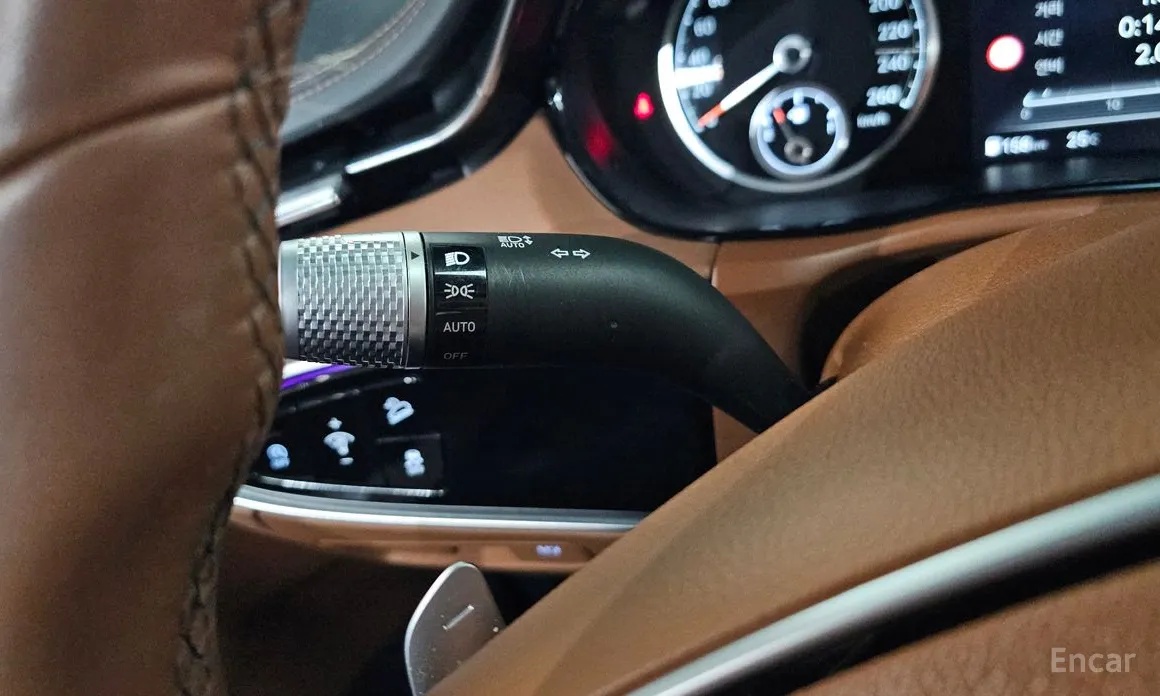 Фото 30 - Genesis GV70