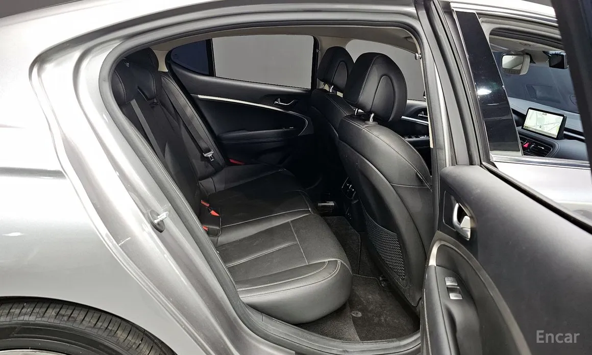 Photo 11 - Genesis G70