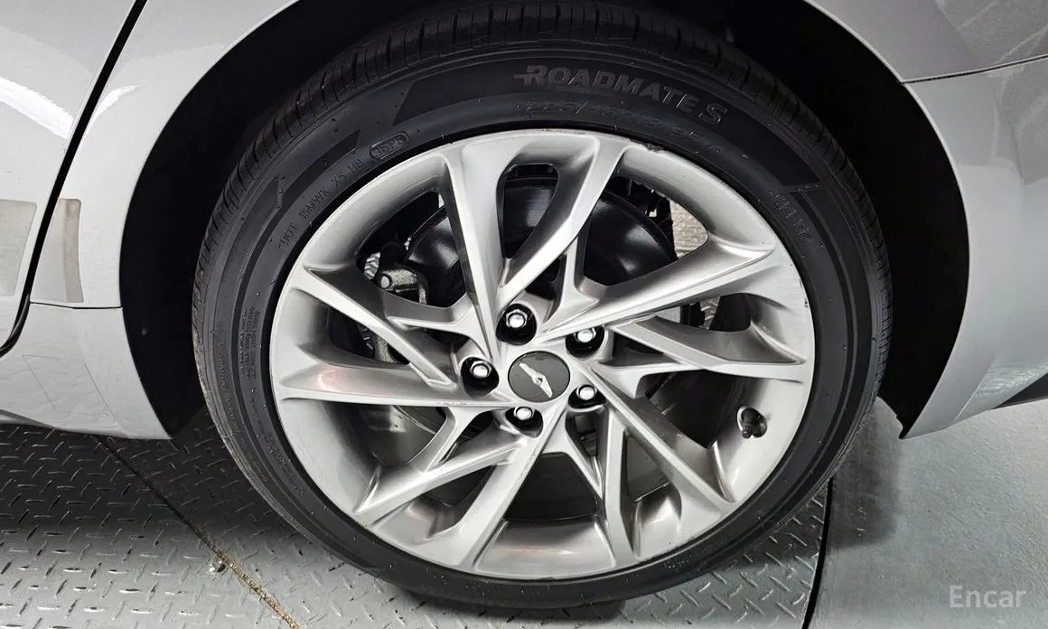 Photo 21 - Genesis G70