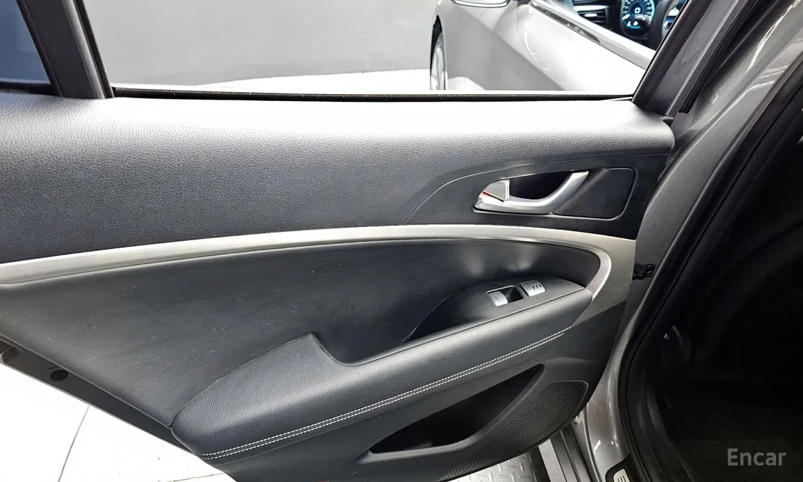 Photo 25 - Genesis G70