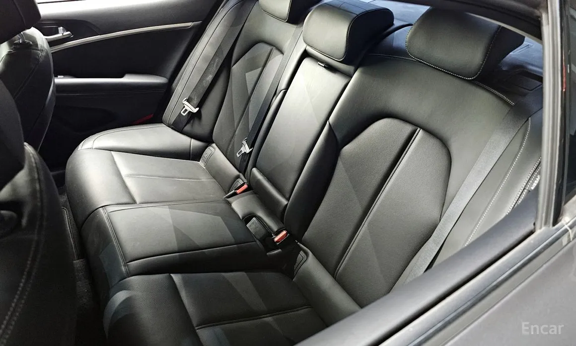 Photo 28 - Genesis G70