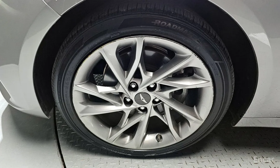 Photo 5 - Genesis G70
