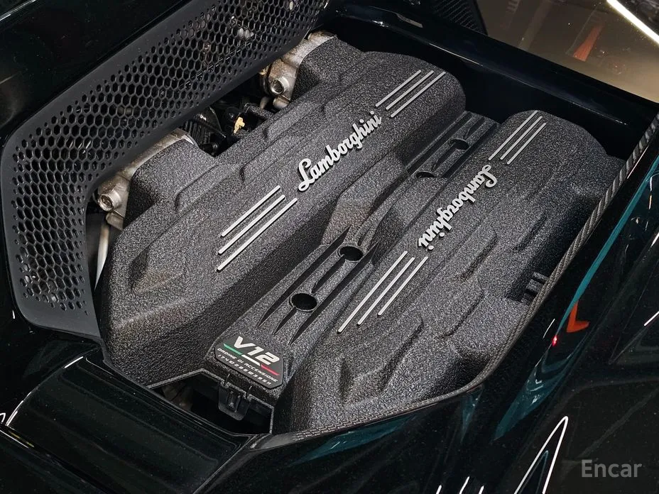 Lamborghini Revuelto 2025 6.5 V12