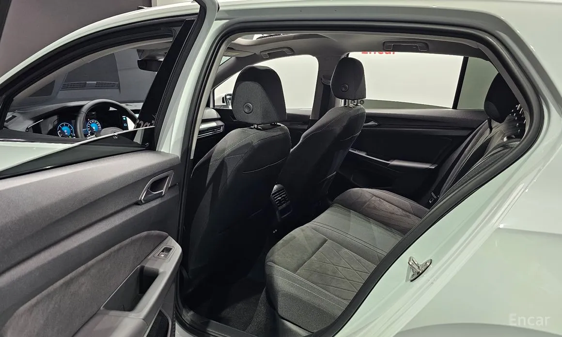 Photo 11 - Volkswagen Golf