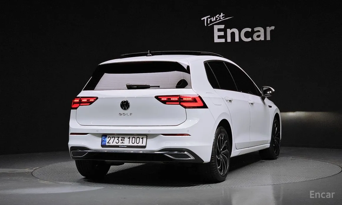 Photo 2 - Volkswagen Golf