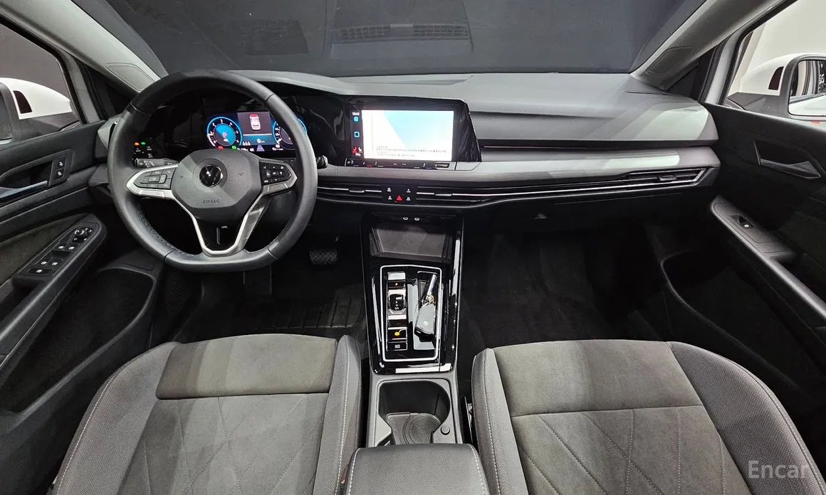 Photo 7 - Volkswagen Golf