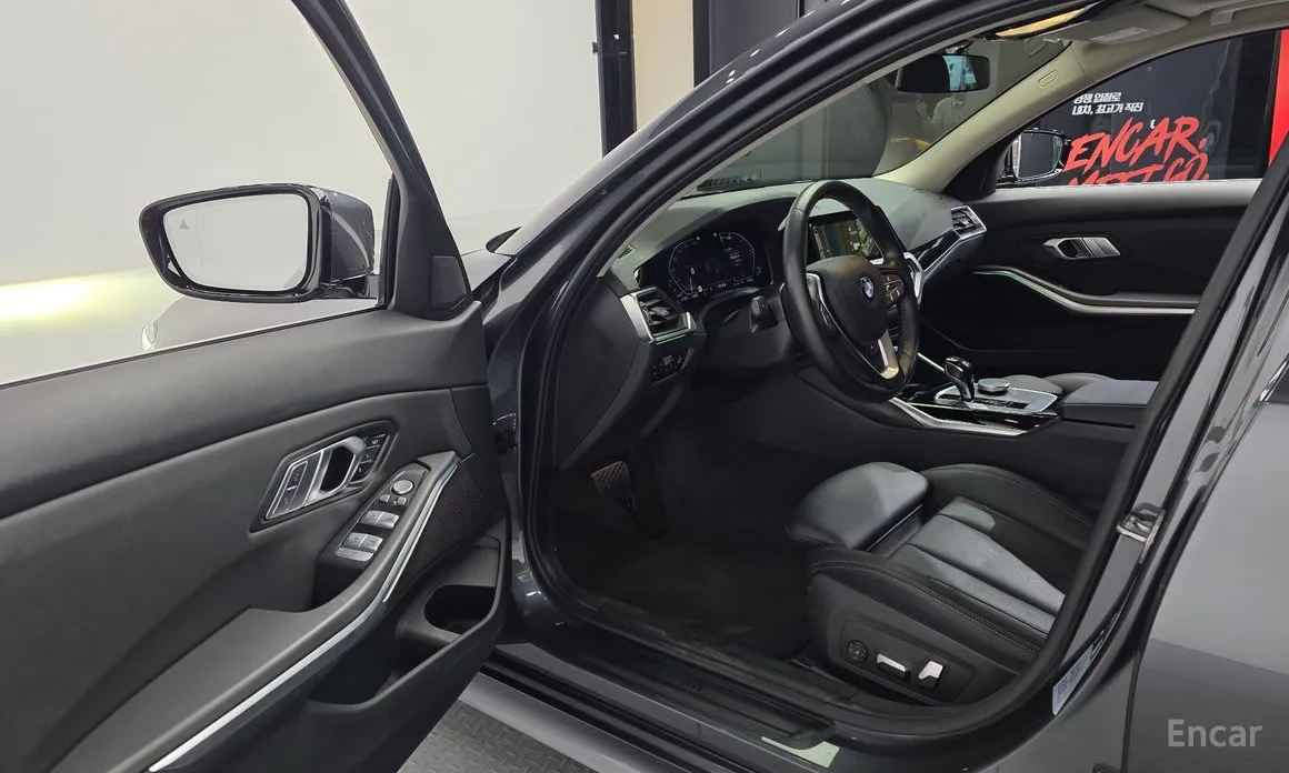 BMW 3 Series 2019 320i