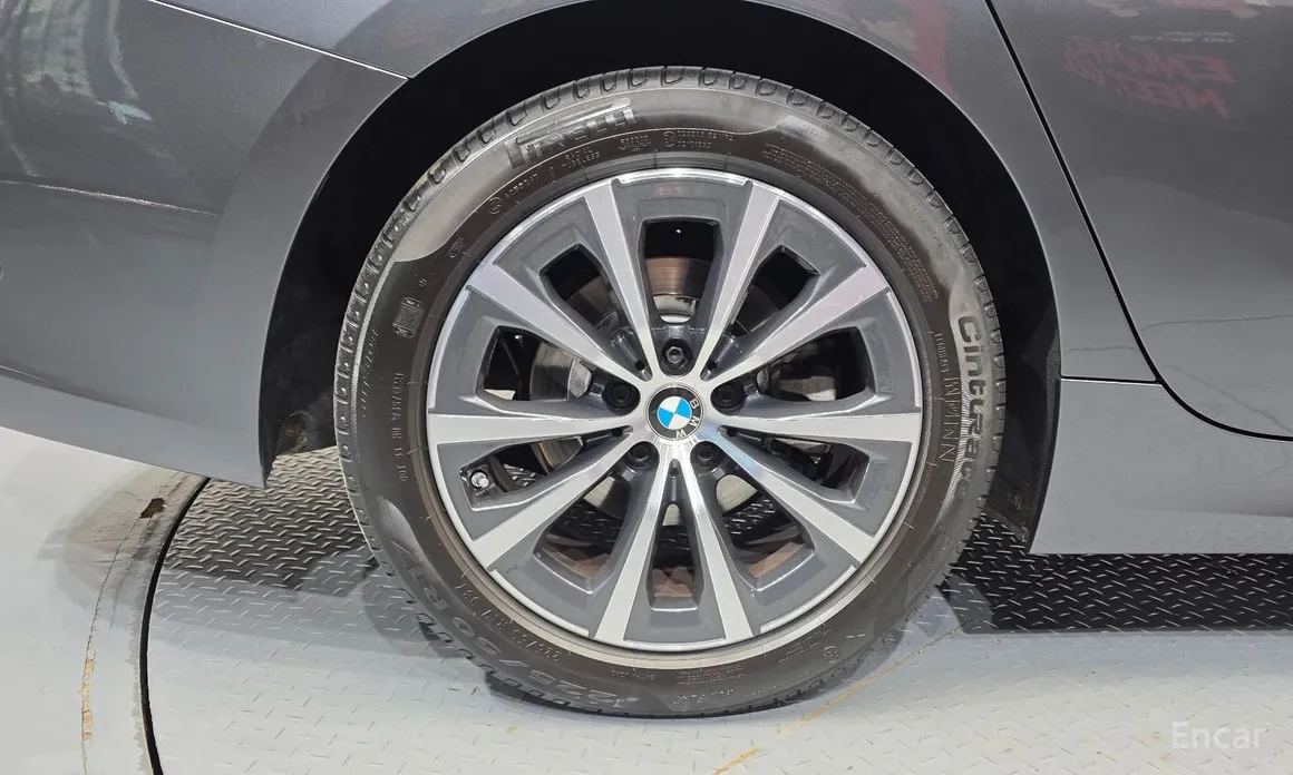 BMW 3 Series 2019 320i