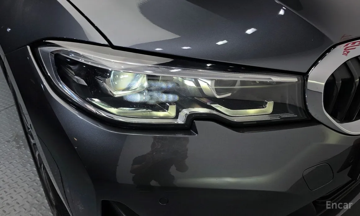 BMW 3 Series 2019 320i