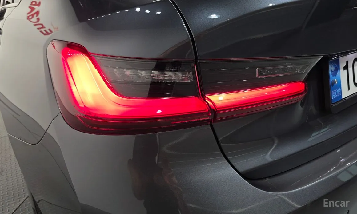 BMW 3 Series 2019 320i