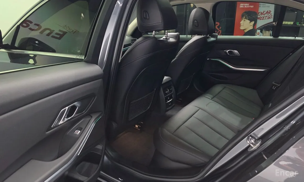 BMW 3 Series 2019 320i