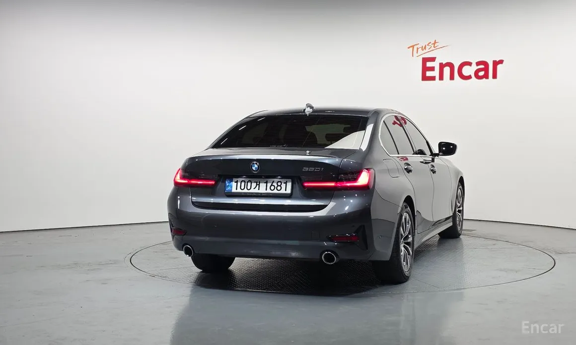 BMW 3 Series 2019 320i