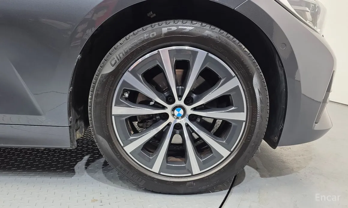 BMW 3 Series 2019 320i