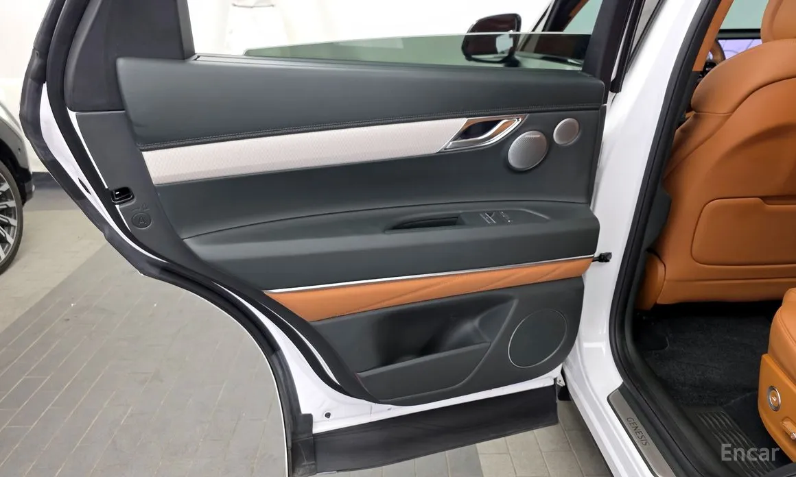 Фото 25 - Genesis GV80