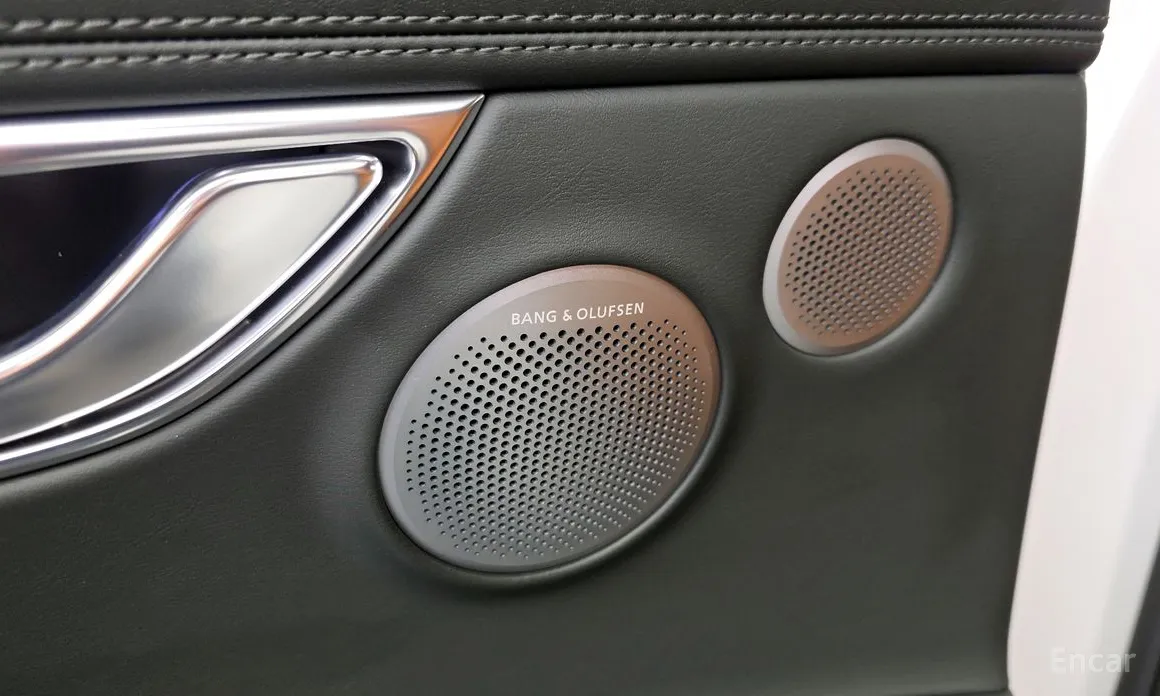 Фото 30 - Genesis GV80