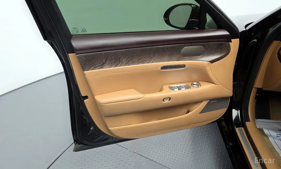 Фото 24 - Genesis G90
