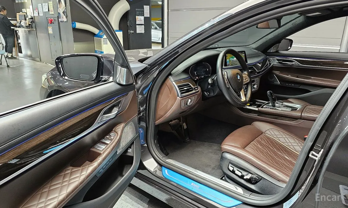 Photo 10 - BMW 7 Series