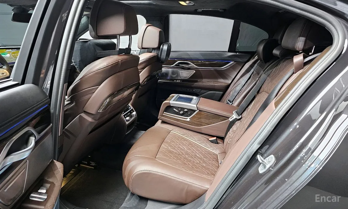Photo 11 - BMW 7 Series