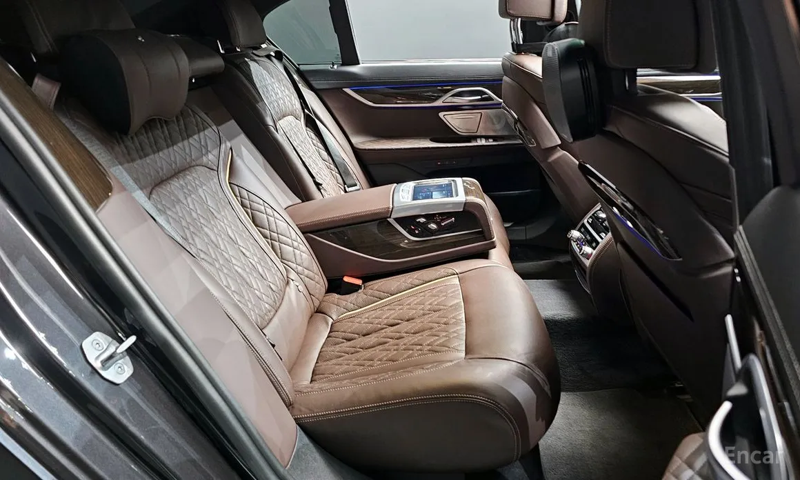 Photo 12 - BMW 7 Series