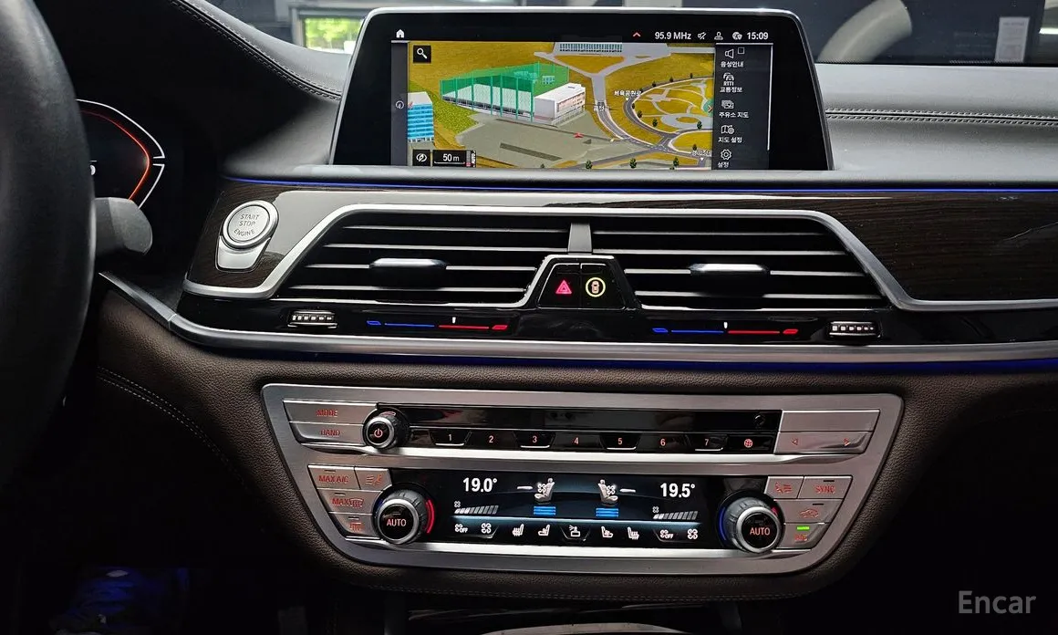 Photo 14 - BMW 7 Series
