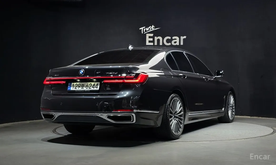 Photo 2 - BMW 7 Series