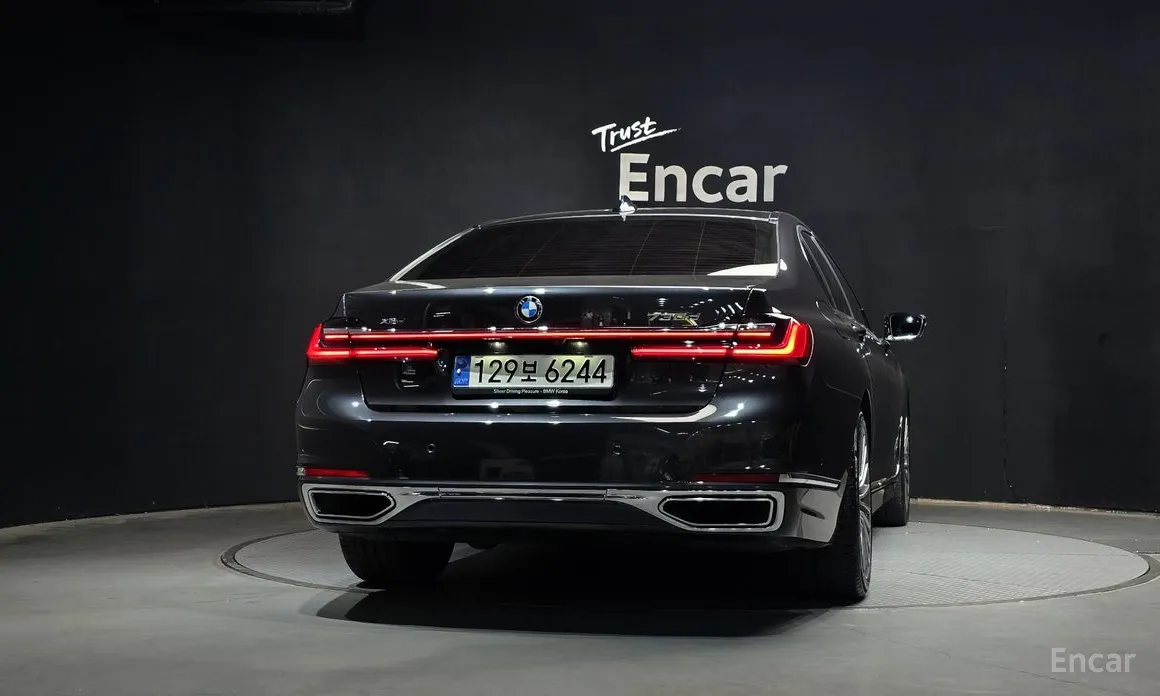Photo 4 - BMW 7 Series