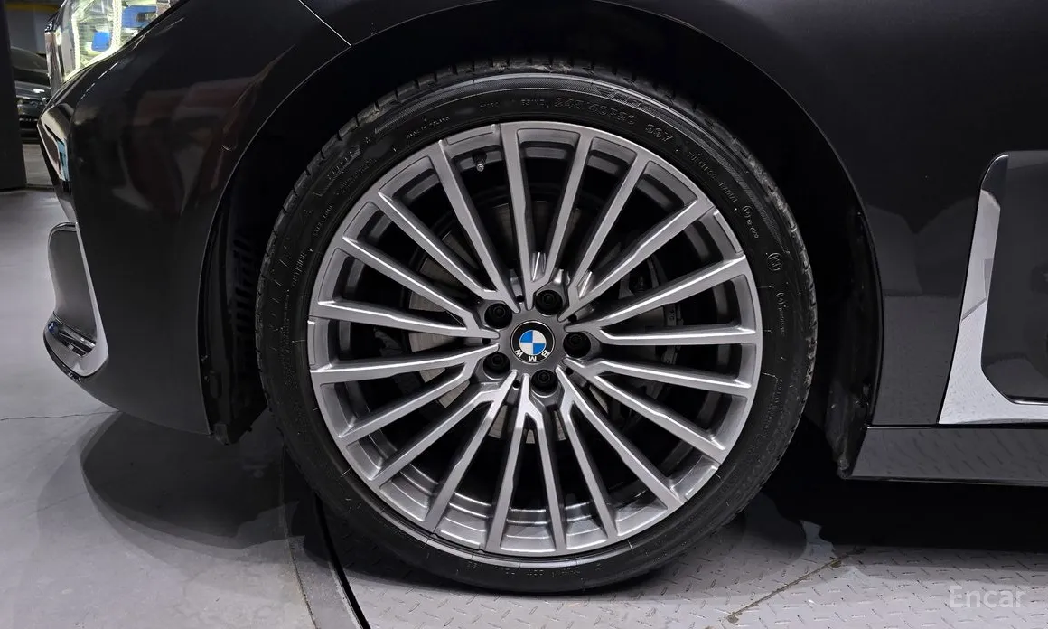 Photo 5 - BMW 7 Series