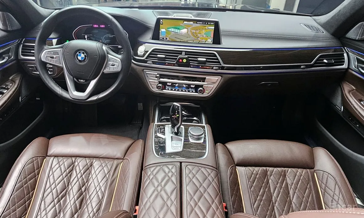 Photo 7 - BMW 7 Series