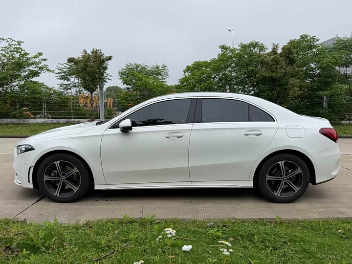 Фото 8 - Mercedes-Benz A-Class