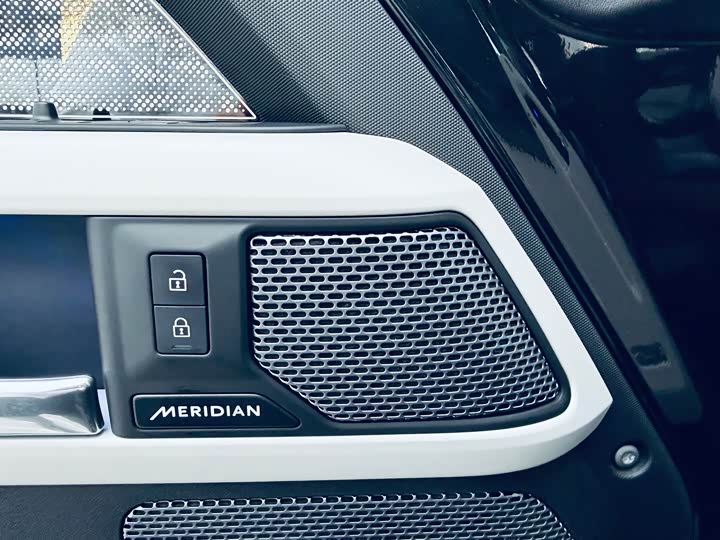 Фото 7 - Land Rover Defender